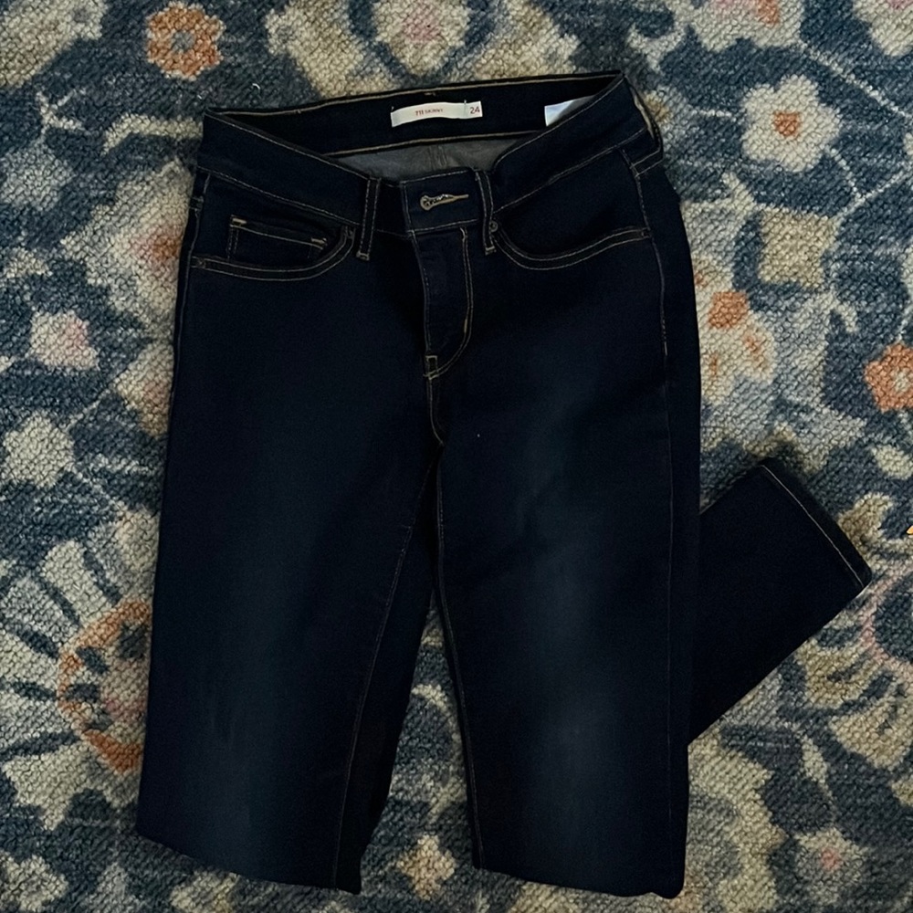 Levi’s dark wash 711 skinny jeans